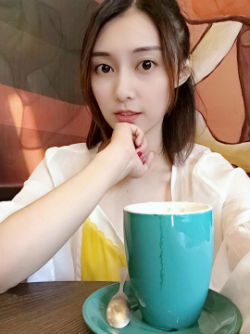 美女學(xué)霸一次通過中級會計職稱考試 你還有什么理由不努力！