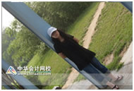 焦小霞：網(wǎng)校的夢想成真系列輔導(dǎo)教材很好，大家可以選擇一套適合自己的，我選擇的是經(jīng)典題解，聽完課件后直接做題效果很好。在最后的沖刺階段，建議大家一定要聽聽網(wǎng)校的考前串講，這是對全部重要知識點(diǎn)的梳理，有助于我們整體上把握考試課程的重難點(diǎn),做到心中有數(shù)。